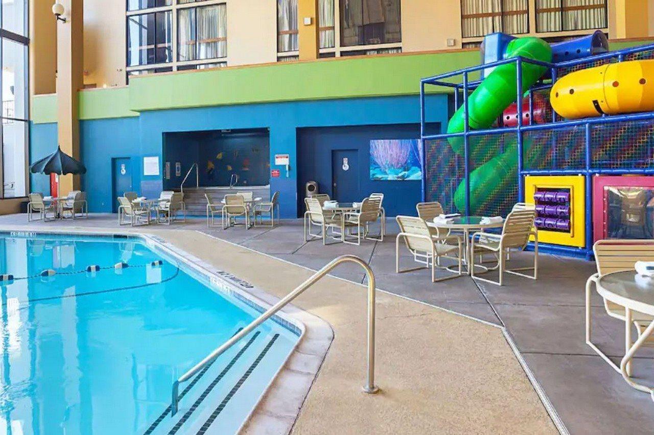 Magnuson Grand Desoto Hotel Екстериор снимка