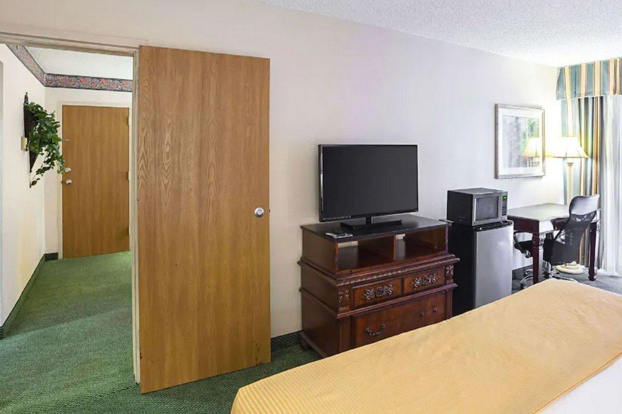 Magnuson Grand Desoto Hotel Екстериор снимка