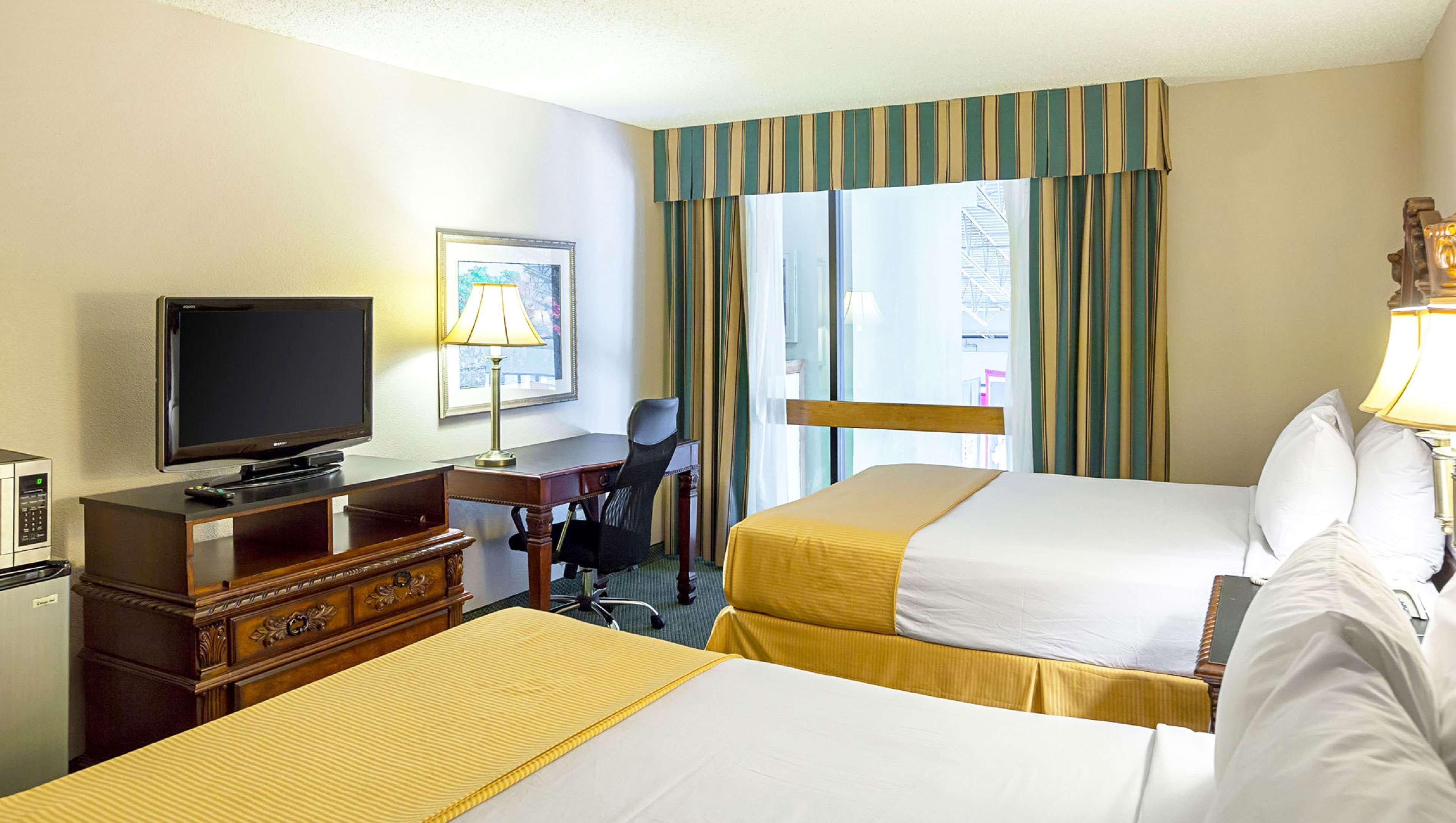 Magnuson Grand Desoto Hotel Екстериор снимка