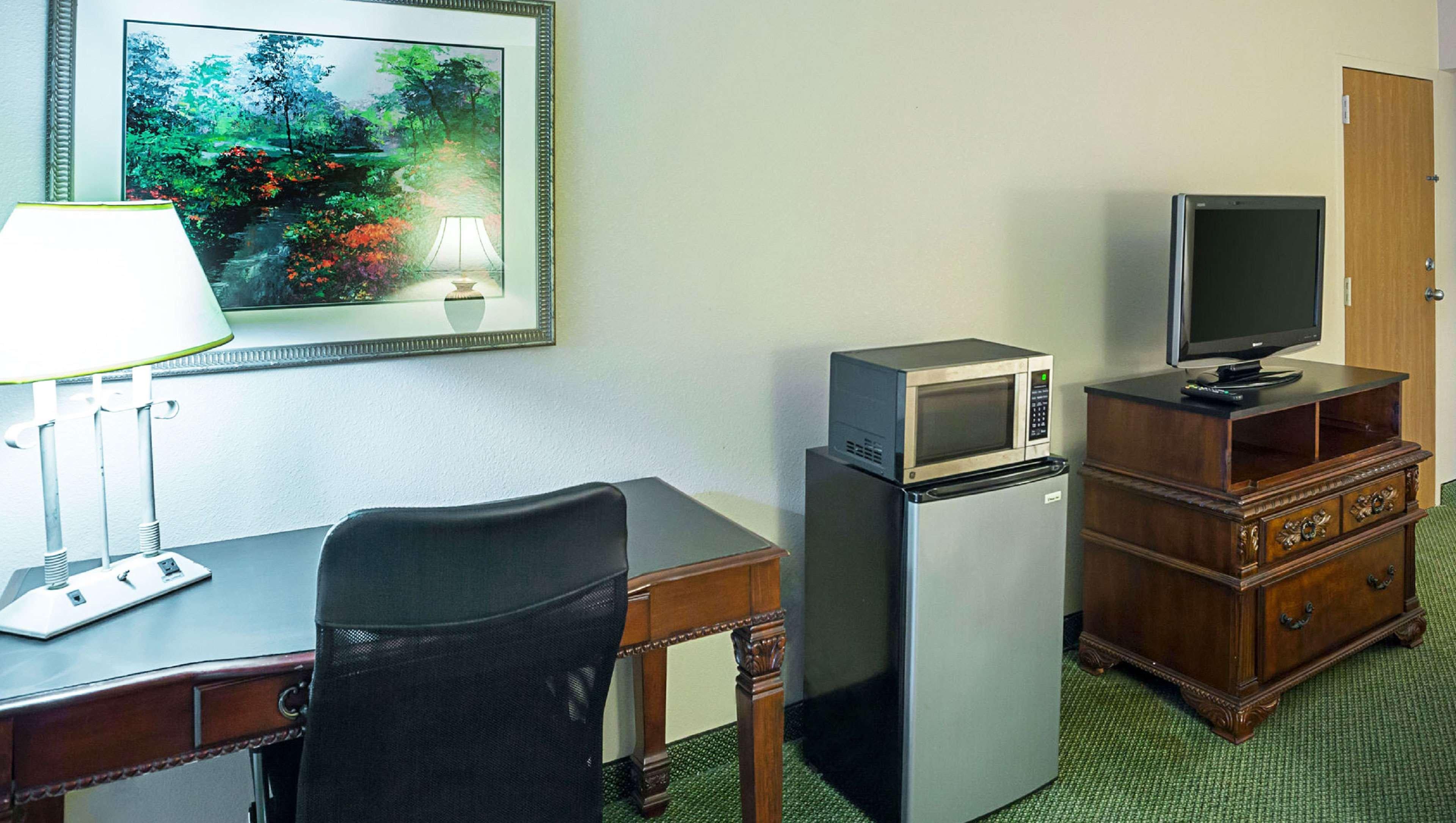 Magnuson Grand Desoto Hotel Екстериор снимка