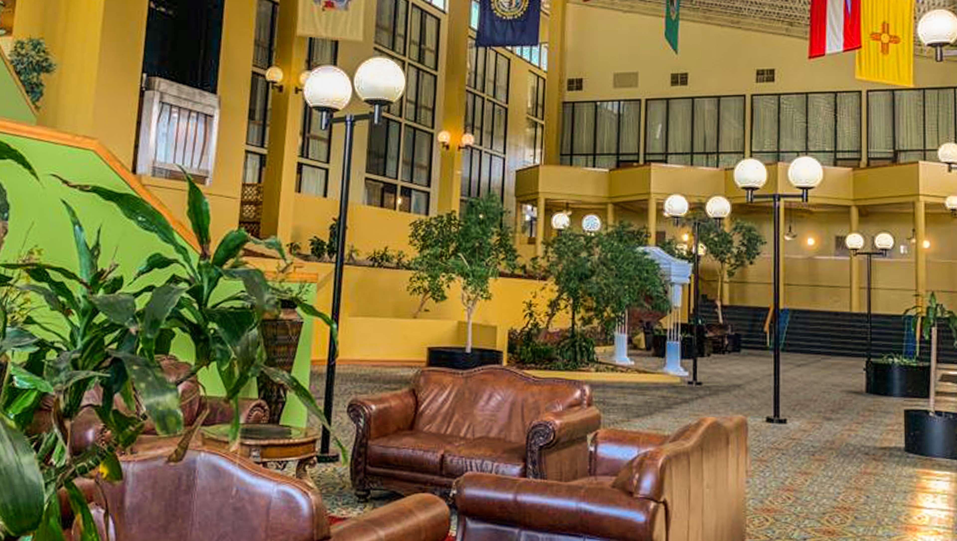 Magnuson Grand Desoto Hotel Екстериор снимка