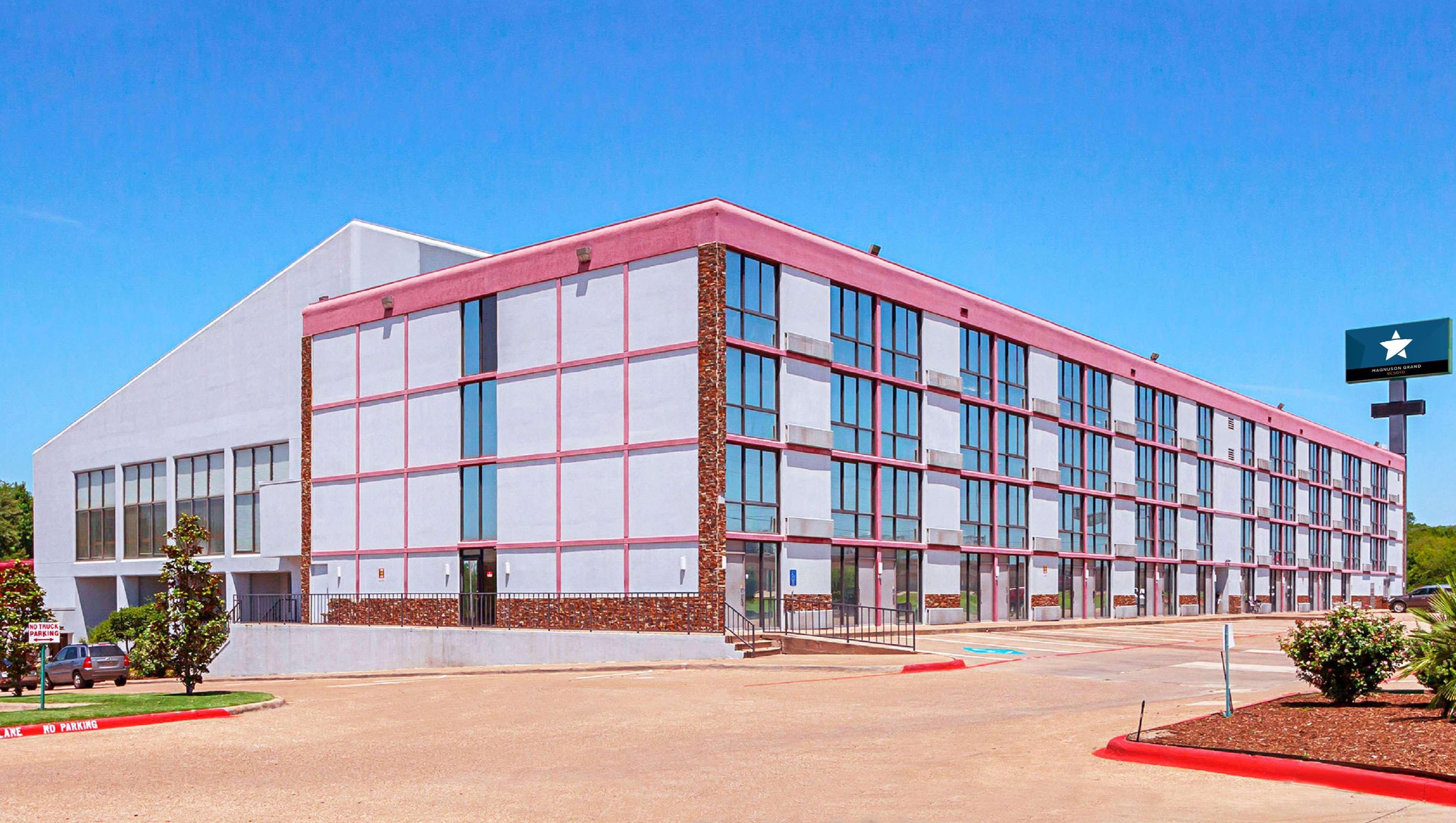 Magnuson Grand Desoto Hotel Екстериор снимка