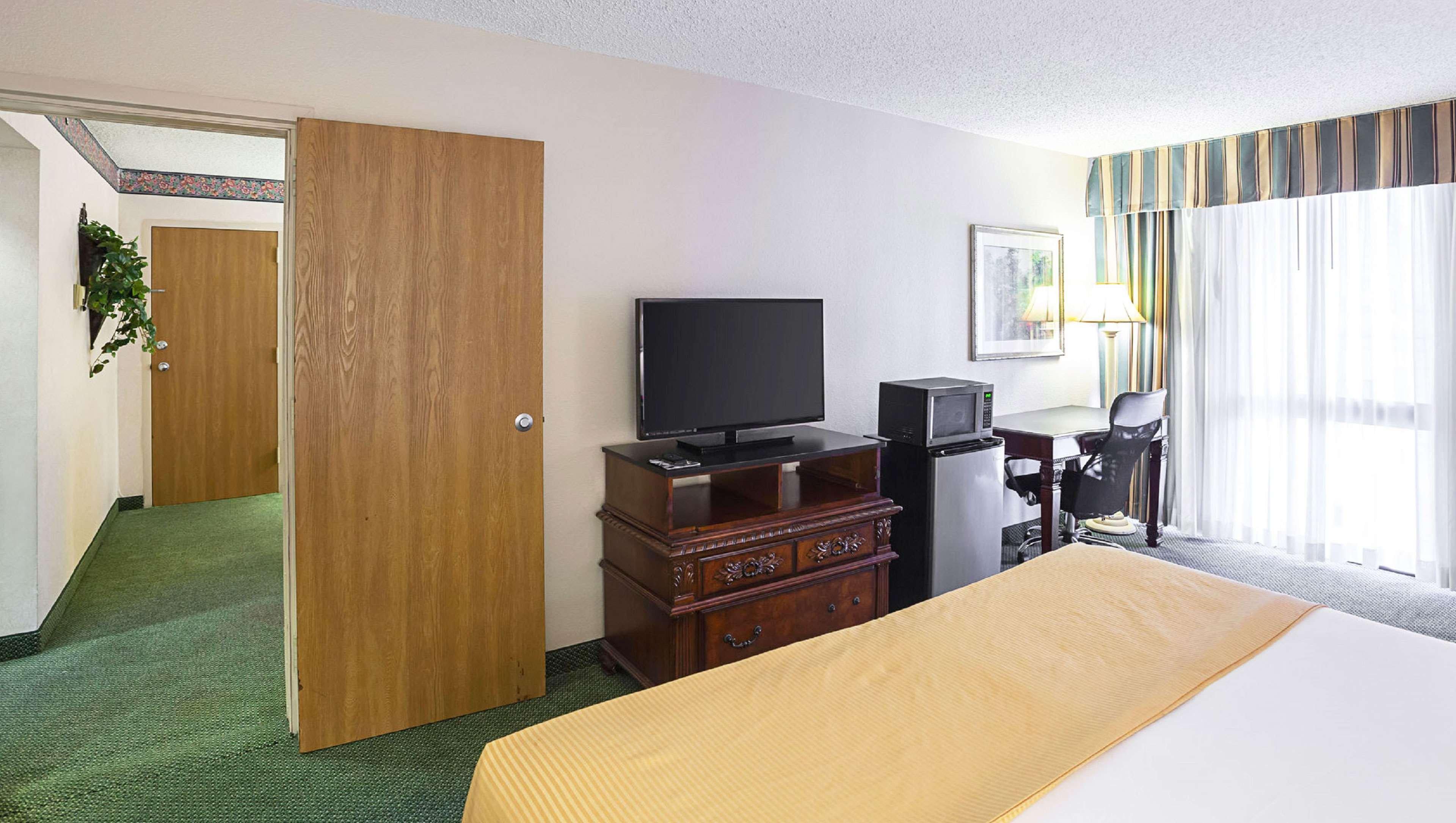 Magnuson Grand Desoto Hotel Екстериор снимка