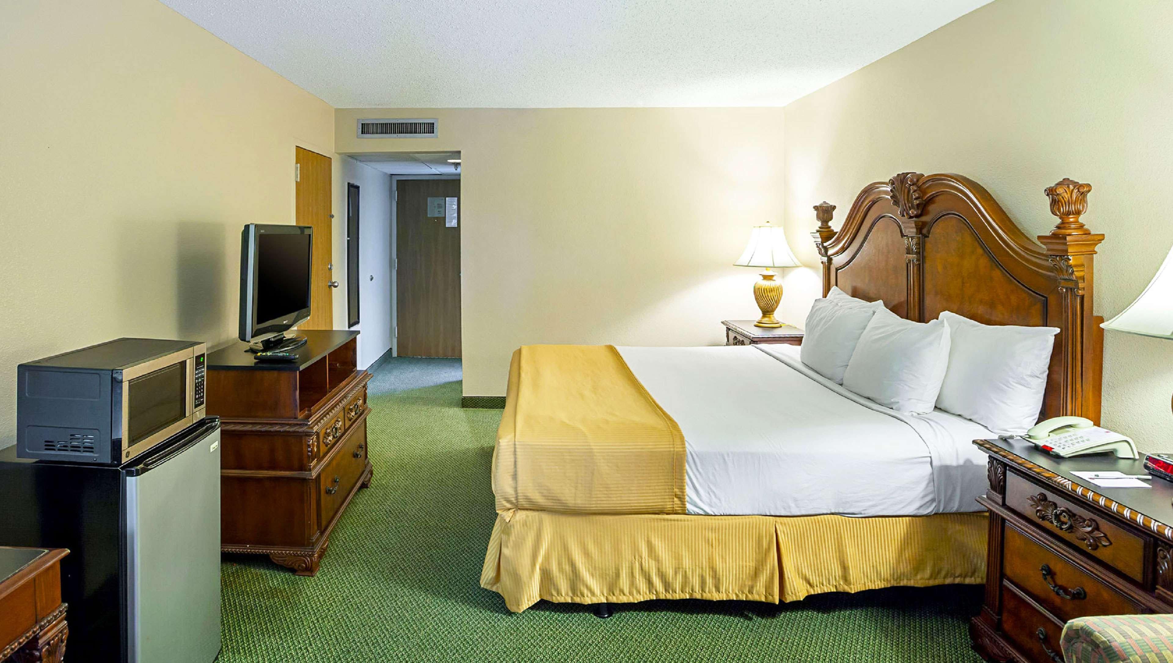 Magnuson Grand Desoto Hotel Екстериор снимка