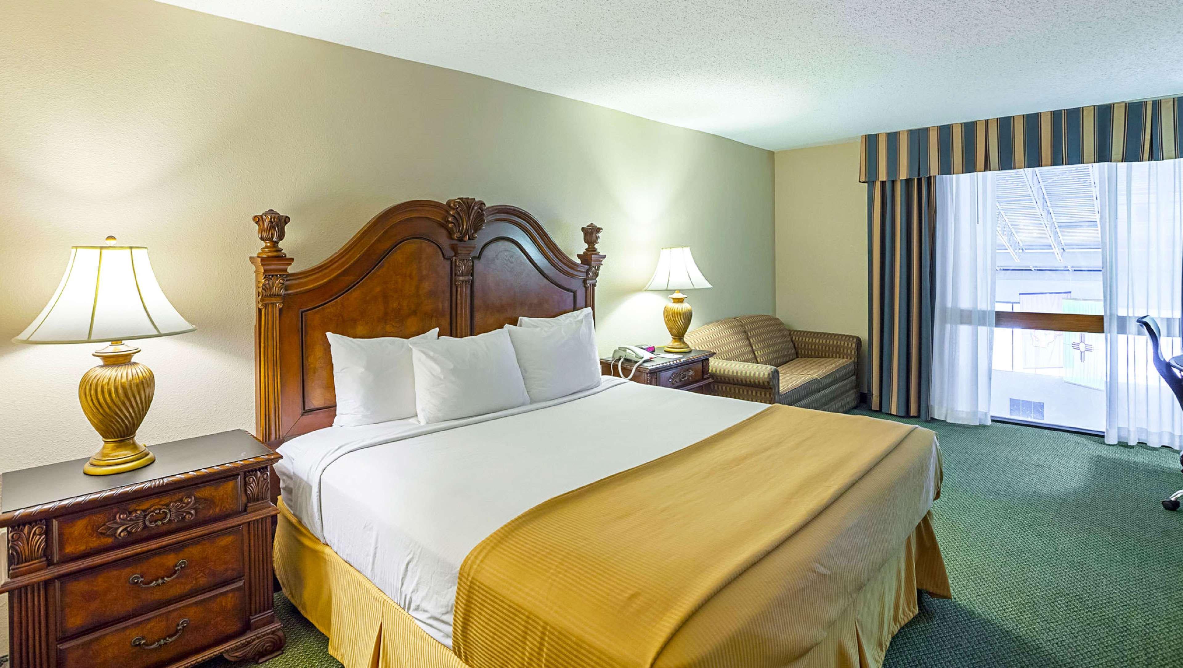 Magnuson Grand Desoto Hotel Екстериор снимка