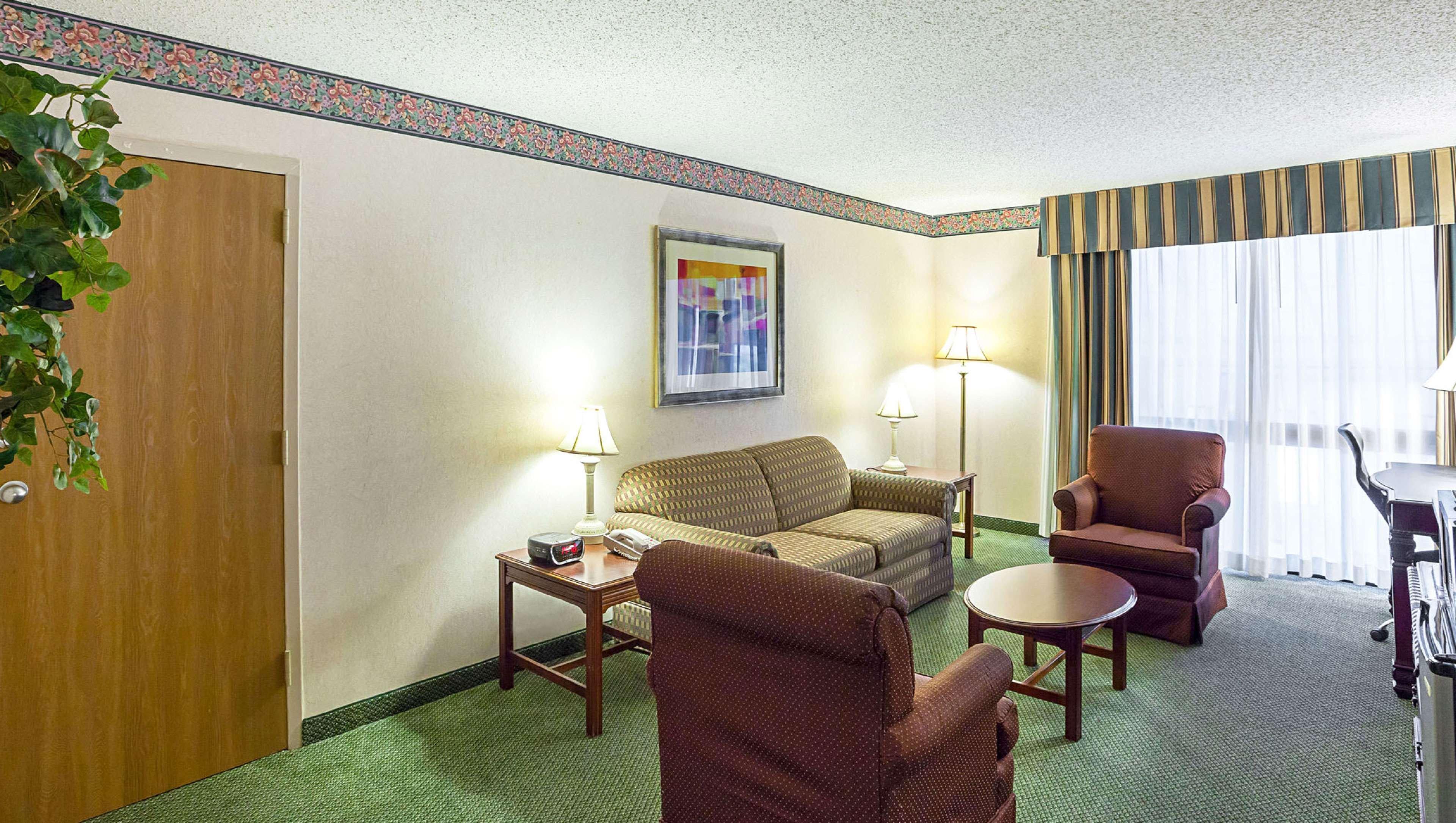 Magnuson Grand Desoto Hotel Екстериор снимка