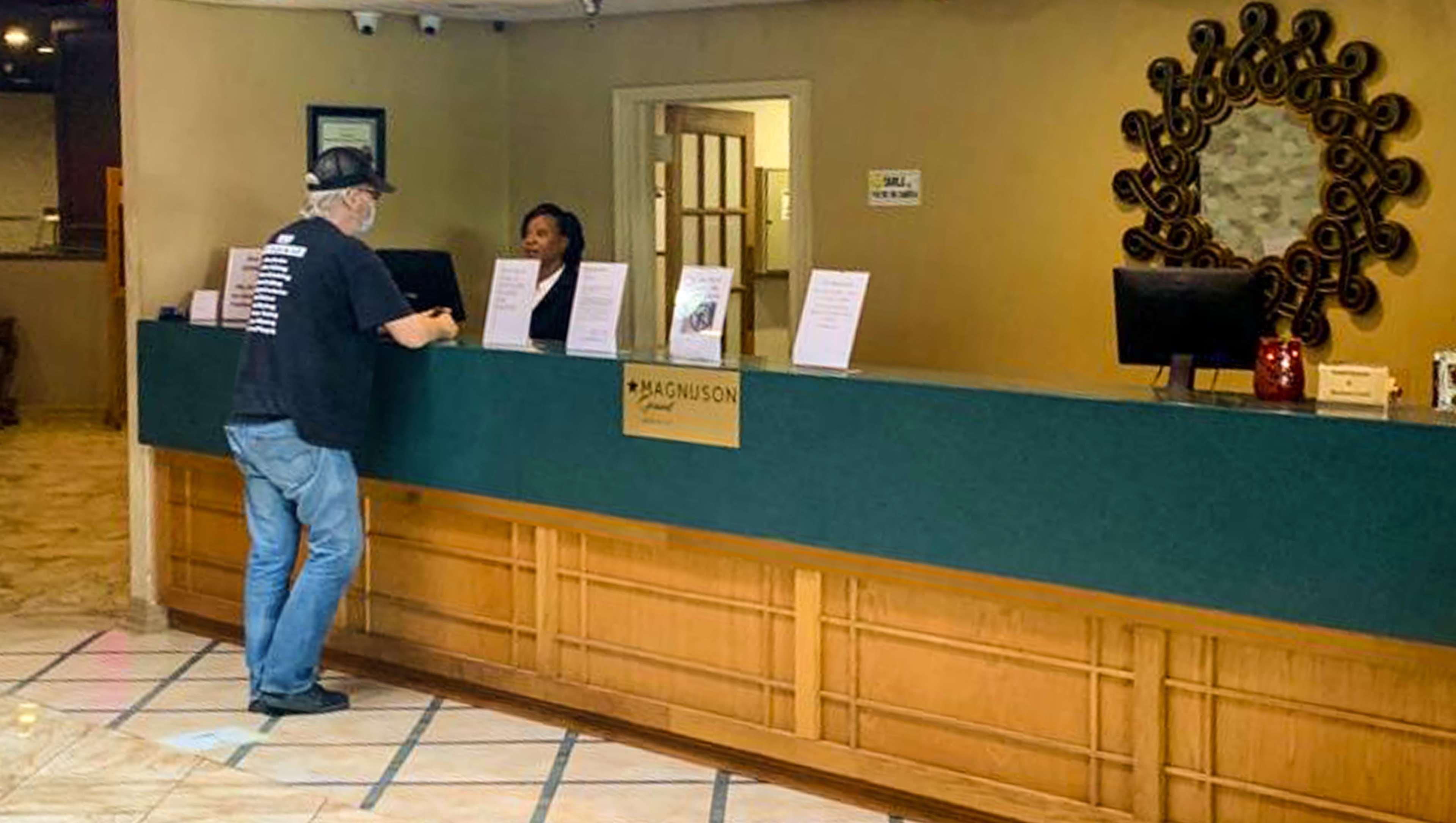 Magnuson Grand Desoto Hotel Екстериор снимка