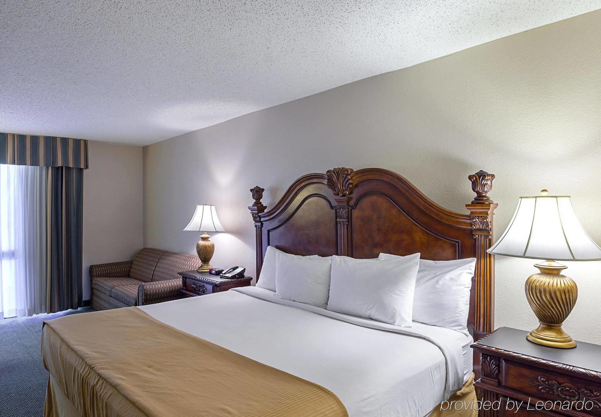 Magnuson Grand Desoto Hotel Екстериор снимка