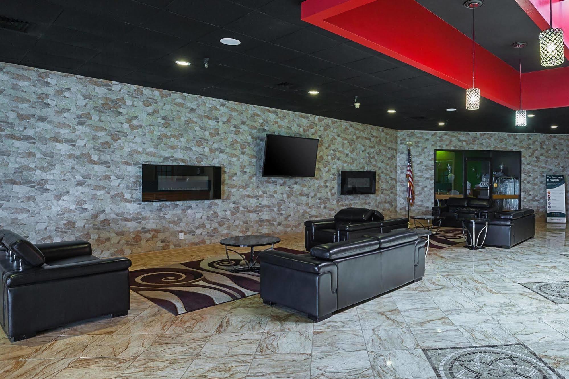Magnuson Grand Desoto Hotel Екстериор снимка