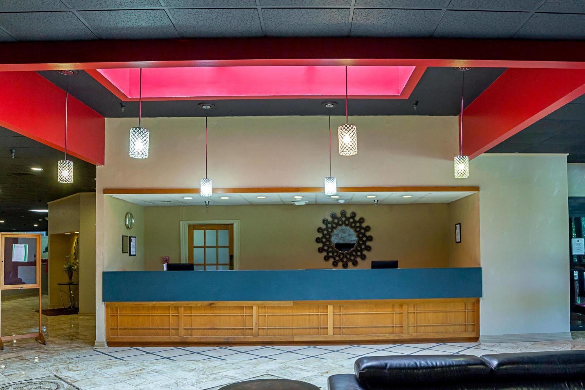 Magnuson Grand Desoto Hotel Екстериор снимка